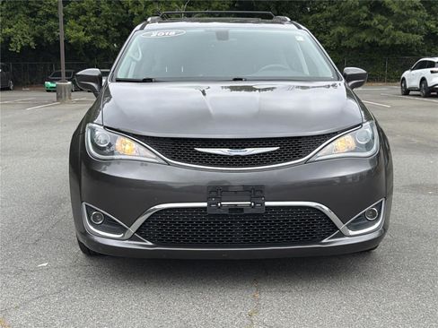 Used 2018 Chrysler Pacifica Touring-L Plus FWD image 34