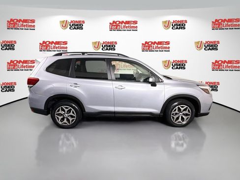 Used 2020 Subaru Forester Premium AWD/4WD image 17