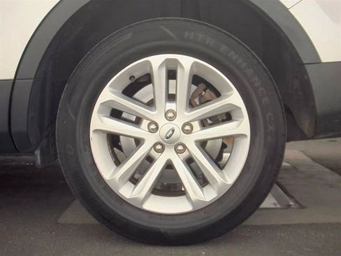 Used 2015 Ford Explorer XLT w/ Equipment Group 202B FWD image 12