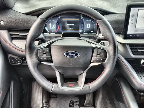 Used 2025 Ford Explorer ST AWD/4WD image 14