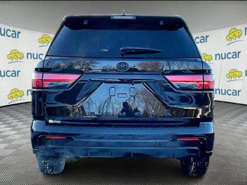 Used 2024 Toyota Sequoia Platinum image 5