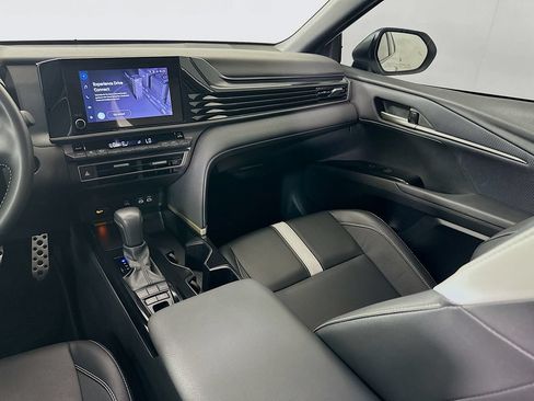 Used 2025 Toyota Camry SE w/ Convenience Package FWD image 23