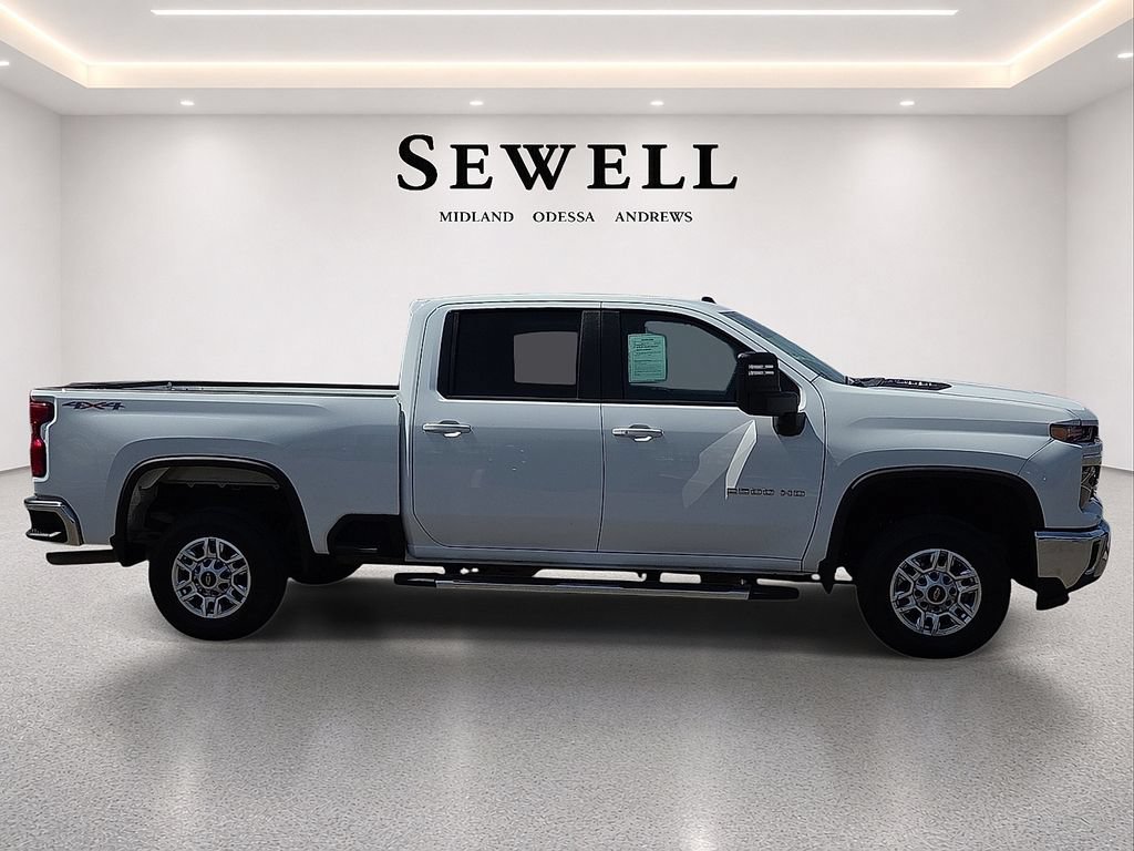 Used 2025 Chevrolet Silverado 2500 LT w/ Convenience Package AWD/4WD image 5