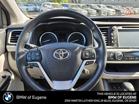 Used 2018 Toyota Highlander Limited Platinum AWD/4WD image 22