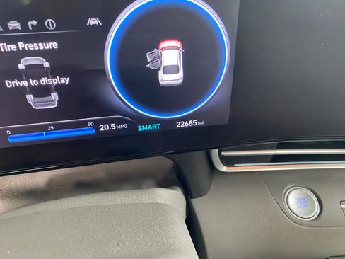 Certified 2024 Hyundai Elantra SEL image 33