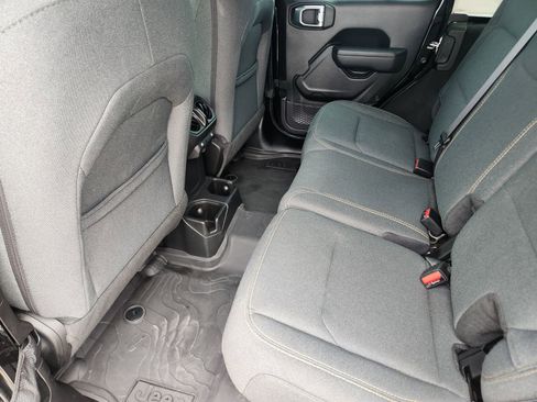 Used 2025 Jeep Wrangler Sport image 33