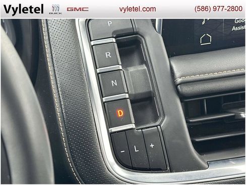 Used 2023 GMC Yukon XL AT4 image 30