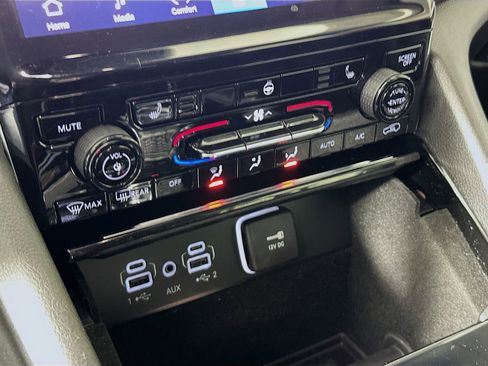 Used 2022 Jeep Grand Cherokee L Limited image 17