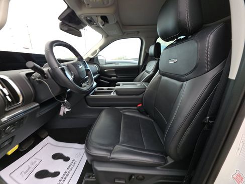 Used 2025 Ford Expedition Max Platinum AWD/4WD image 11