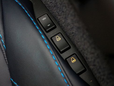 Used 2017 Aston Martin V12 Vantage S image 35