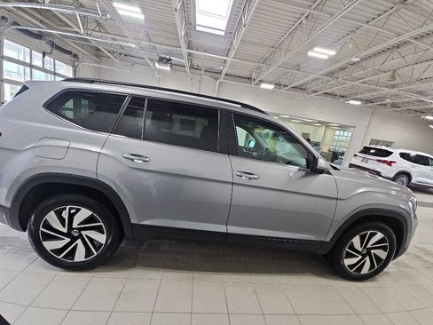 Used 2025 Volkswagen Atlas SE AWD/4WD image 6