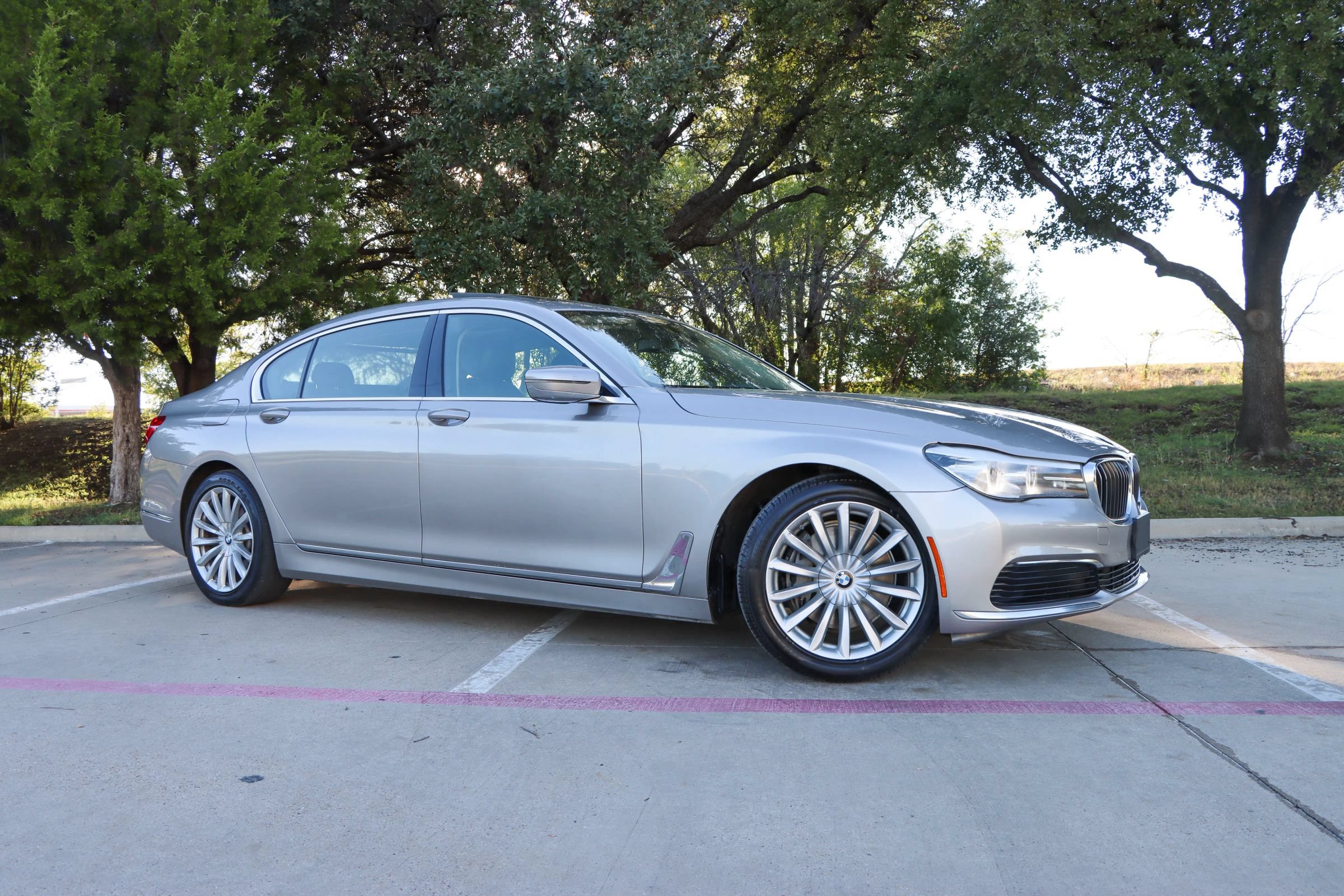 Used 2019 BMW 740i w/ Cold Weather Package RWD image 1
