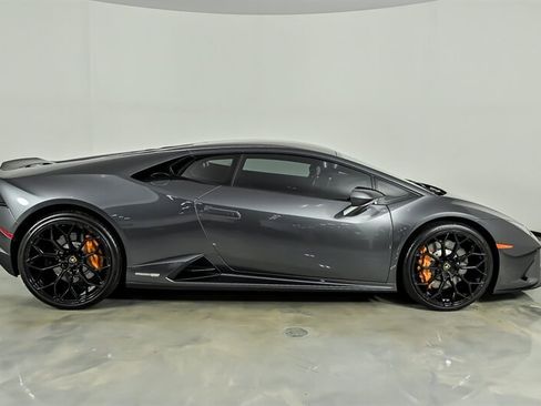 Used 2020 Lamborghini Huracan EVO RWD image 11