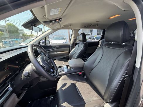Used 2026 Kia Carnival FWD image 28