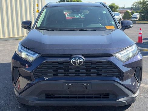 Used 2025 Toyota RAV4 XLE AWD/4WD image 2