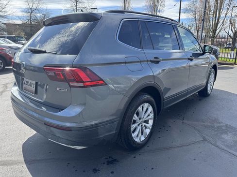 Used 2019 Volkswagen Tiguan SE w/ Panoramic Sunroof Package image 5
