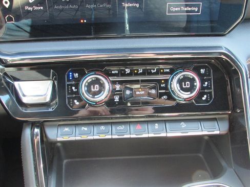 Used 2023 GMC Sierra 1500 AT4 w/ Technology Package AWD/4WD image 24