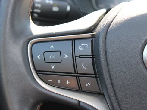 Used 2019 Lexus UX 200 FWD image 18