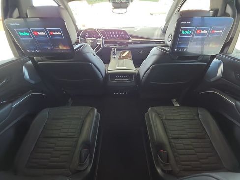 Used 2024 Cadillac Escalade Premium Luxury Platinum AWD/4WD image 22
