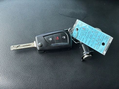 Used 2021 Toyota RAV4 LE image 60