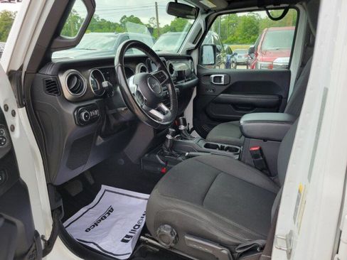 Used 2020 Jeep Wrangler Unlimited Sahara AWD/4WD image 22