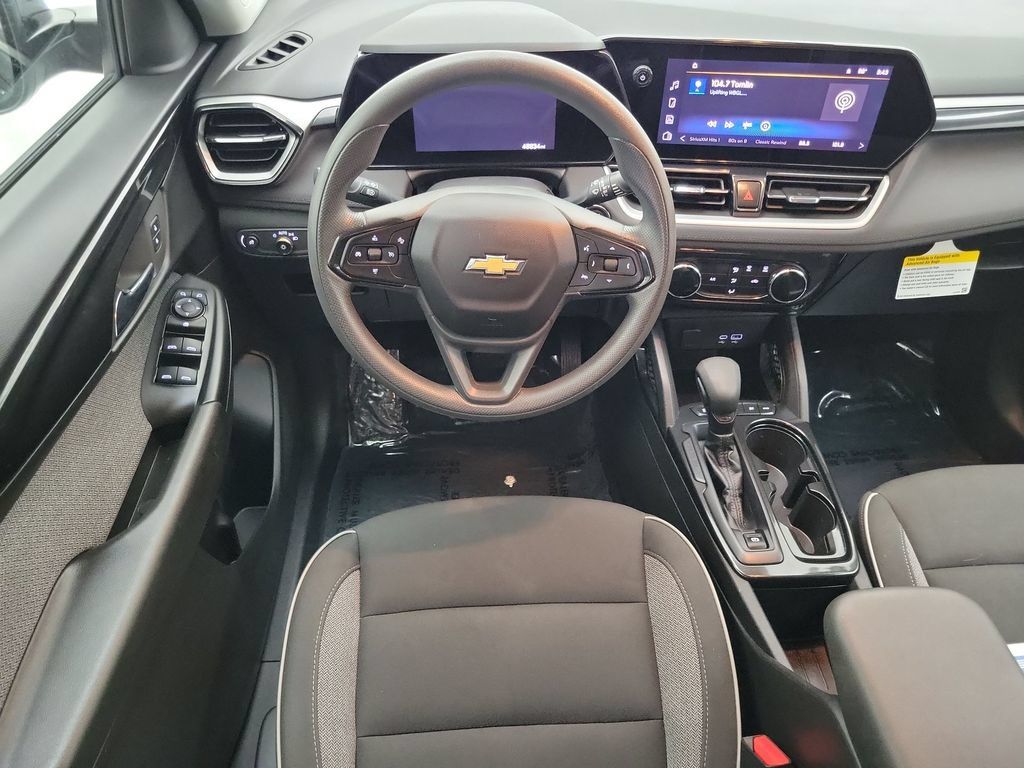 Used 2025 Chevrolet TrailBlazer LT AWD/4WD image 12