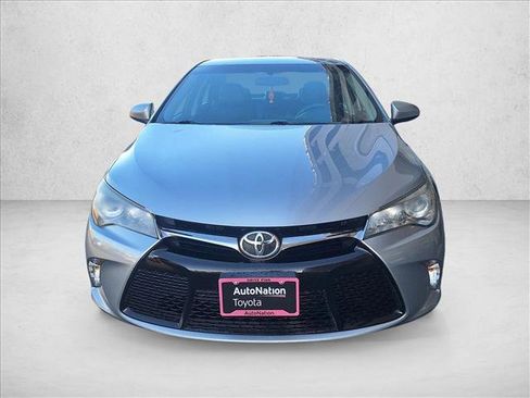 Used 2016 Toyota Camry SE image 2