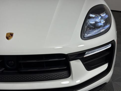 Certified 2026 Porsche Macan AWD/4WD image 11