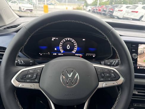 Certified 2023 Volkswagen Taos SE w/ Panoramic Sunroof Package AWD/4WD image 31