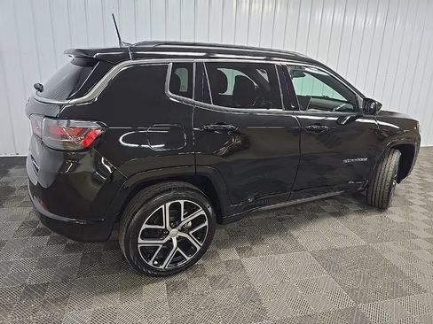 Used 2024 Jeep Compass Limited w/ Elite Group AWD/4WD image 3