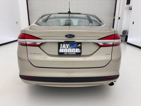 Used 2018 Ford Fusion SE FWD image 16