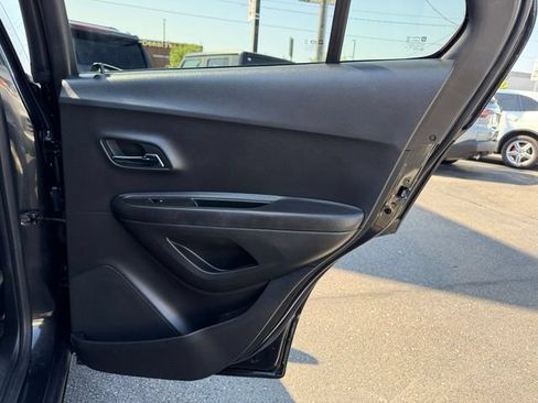 Used 2016 Chevrolet Trax LT w/ LT Sun and Sound Package AWD/4WD image 8