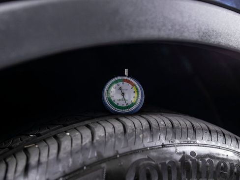 Used 2025 Tesla Model Y Long Range image 41