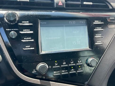 Used 2019 Toyota Camry LE FWD image 12