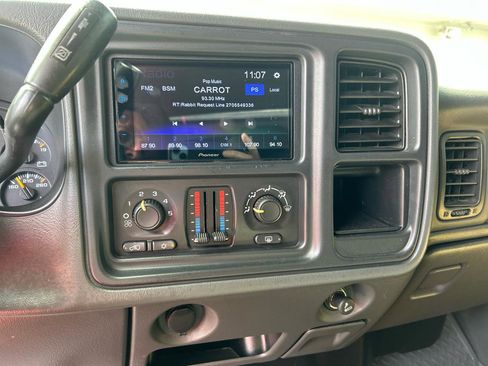 Used 2005 Chevrolet Silverado 2500 LS w/ Heavy-Duty Power Package image 14