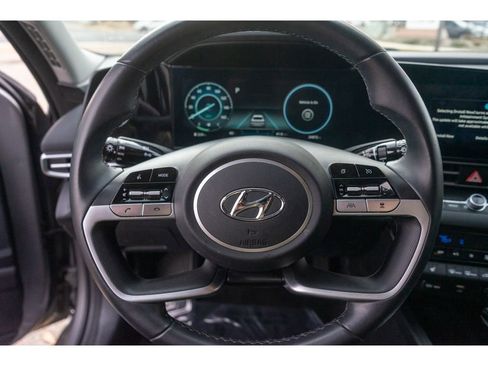 Used 2023 Hyundai Elantra SEL w/ Convenience Package image 9