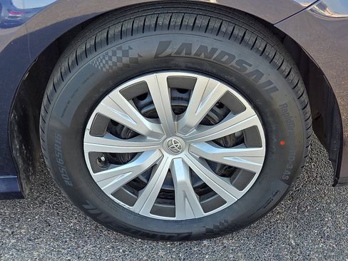 Used 2021 Toyota Camry LE image 6