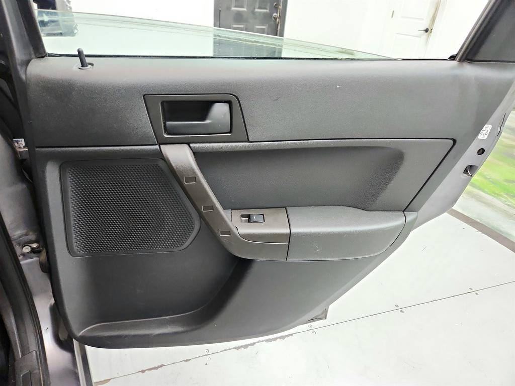 Used 2011 Ford Focus SE w/ 201A Rapid Spec Order Code FWD image 27