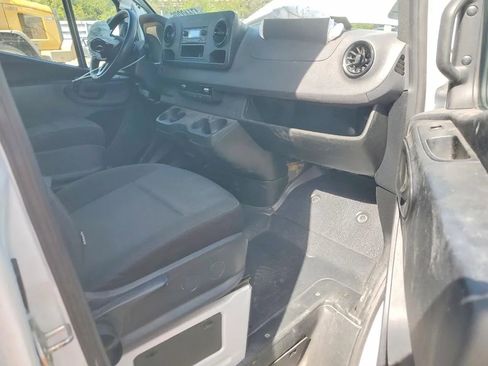 Used 2022 Mercedes-Benz Sprinter 2500 image 8