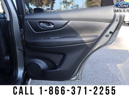 Used 2017 Nissan Rogue SV image 17