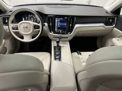 Used 2019 Volvo S60 T6 Momentum w/ Premium Package image 4