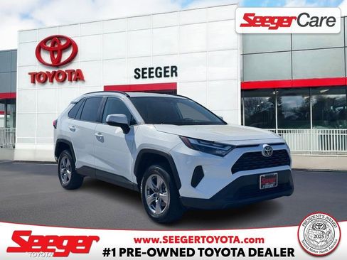 Used 2025 Toyota RAV4 XLE AWD/4WD image 1
