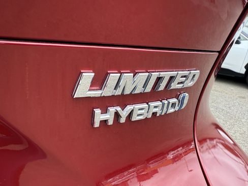 Used 2021 Toyota Venza Limited image 16