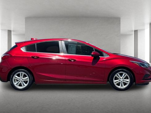 Used 2017 Chevrolet Cruze LT w/ Convenience Package FWD image 3
