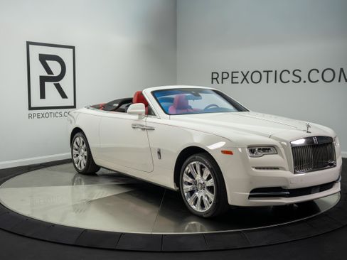 Used 2017 Rolls-Royce Dawn RWD image 17