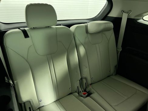 Certified 2025 Kia Sorento S w/ Panoramic Sunroof Package image 29