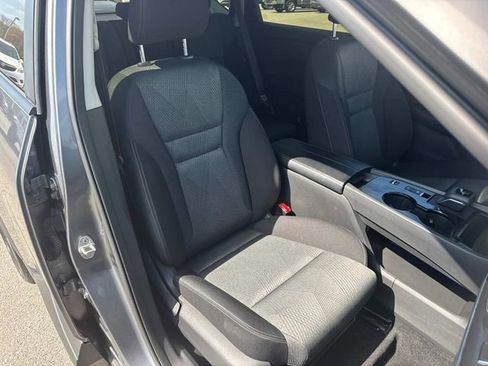 Used 2025 Nissan Rogue SV FWD image 24