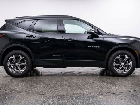 Used 2025 Chevrolet Blazer LT FWD image 11