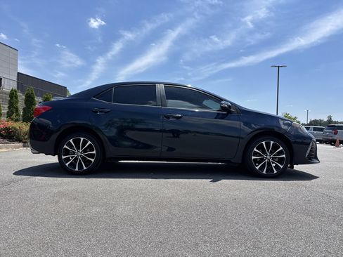 Used 2019 Toyota Corolla SE w/ SE Premium Package FWD image 11