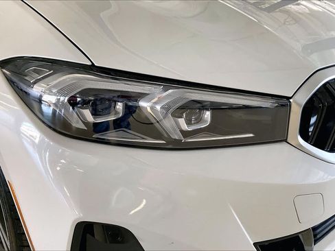 Used 2023 BMW 330i xDrive Sedan w/ Premium Package AWD/4WD image 25